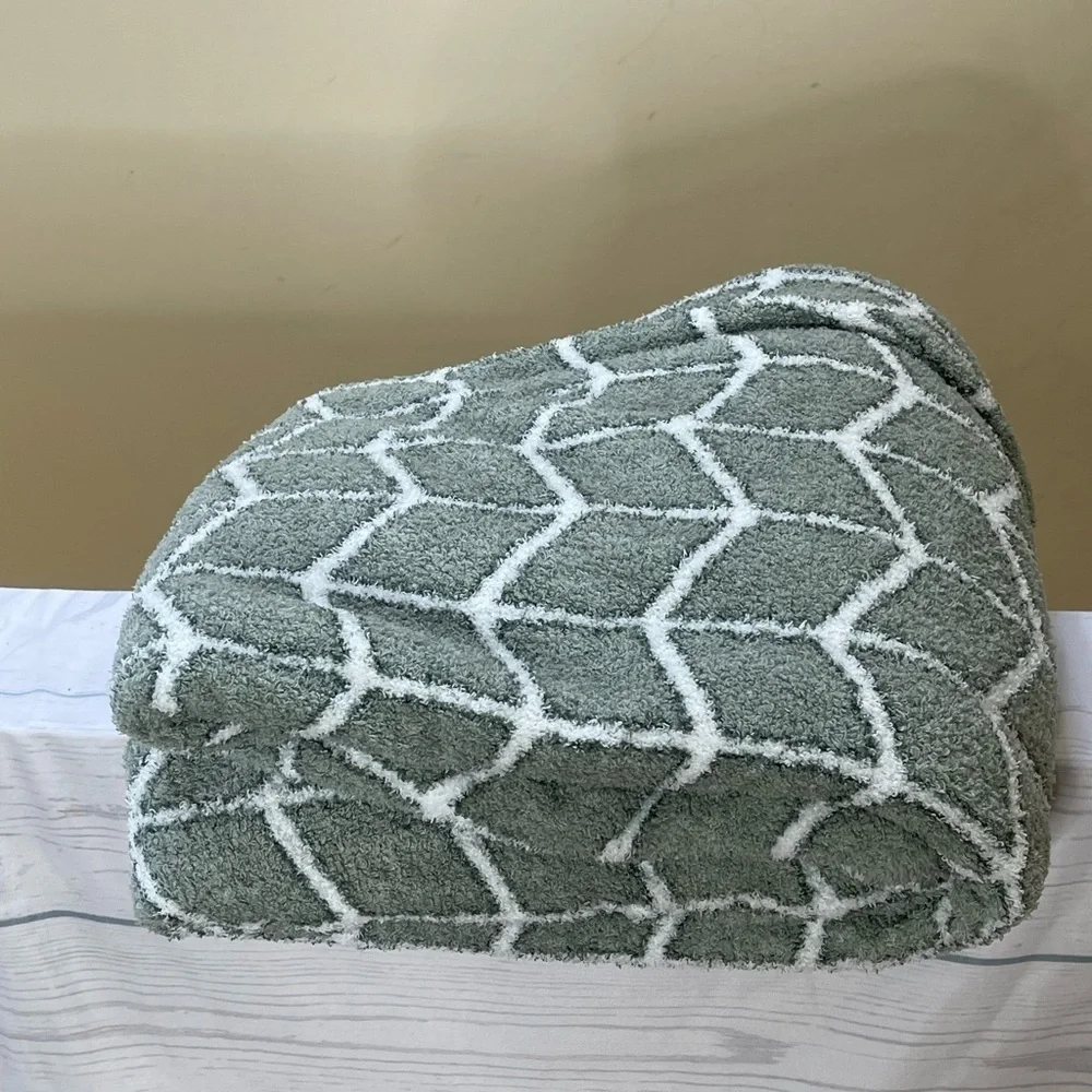 Berkshire Green and White Throw Blanket